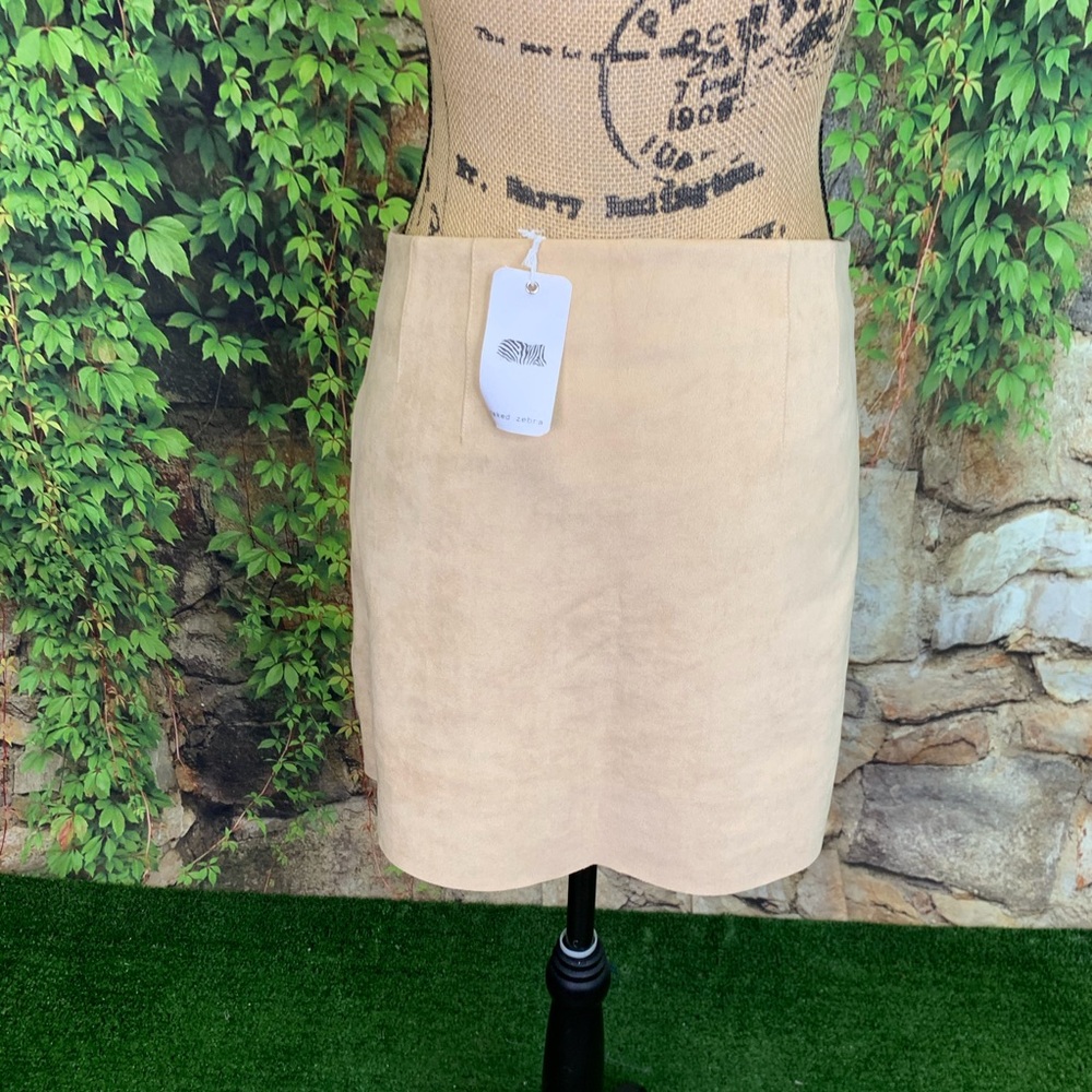 NWT NAKED ZEBRA Vegan Minimalist Retro Luxury Tan Microsuede Mini Skirt, S - Picture 7 of 9